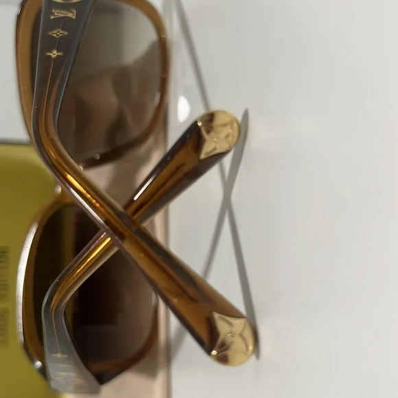 Louis Vuitton 'Obsession GM' Glitter Honey sunglasses. - Picture 4 of 8